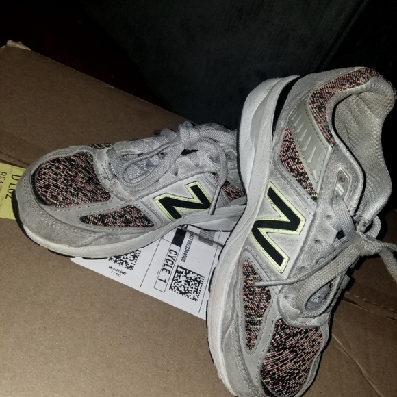 New Balance - Picture 2 of 3